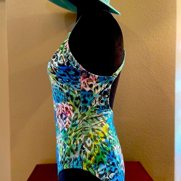 Beautiful one piece bathing suit. - Picture 2 of 3